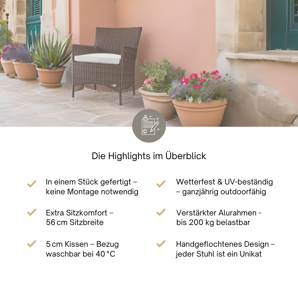 Brauner Rattanstuhl mit weißem Kissen vor Hauswand, darunter Highlights zu Komfort und Wetterfestigkeit.