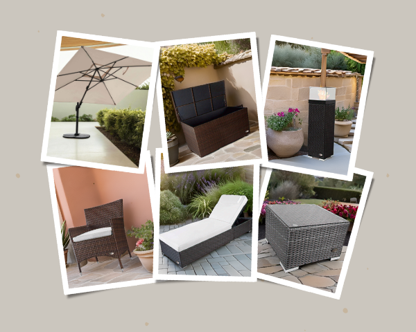 Verschiedene Gartenmöbel. Beiger Ampelschirm, Braune Auflagenbox aus Rattan, schwarze Feuersäule aus Rattan, brauner Rattenstuhl mit weißem Sitzkissen, graue Sonnenliege aus Rattan mit weißer Auflage und ein kleiner grauer Beistelltisch aus Rattan.