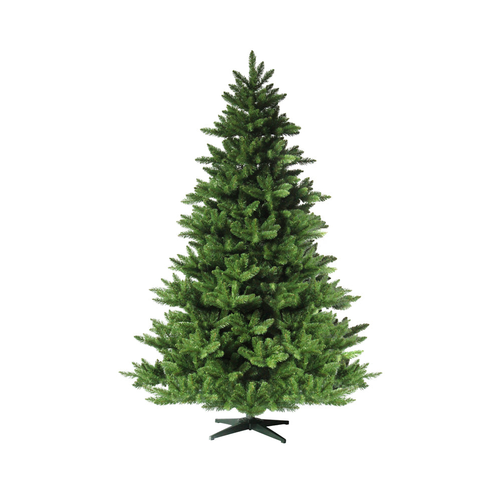 Kuenstlicher Weihnachtsbaum mit dichtem Nadelwerk und gruenem Farbton auf weissem Hintergrund. 270 cm