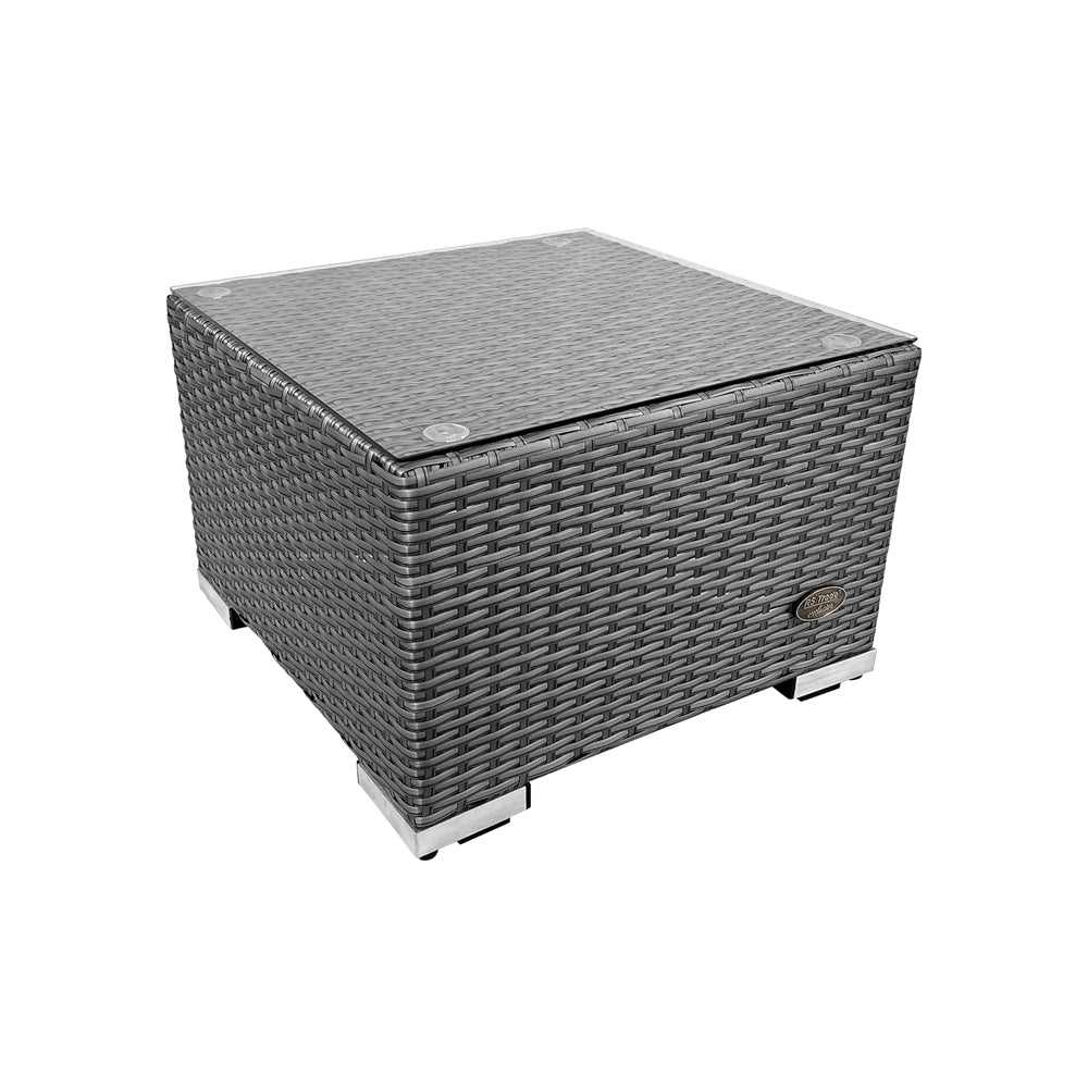 Quadratischer Beistelltisch aus grauem Polyrattan mit Glasplatte und silberfarbenen Füßen von RS Trade.