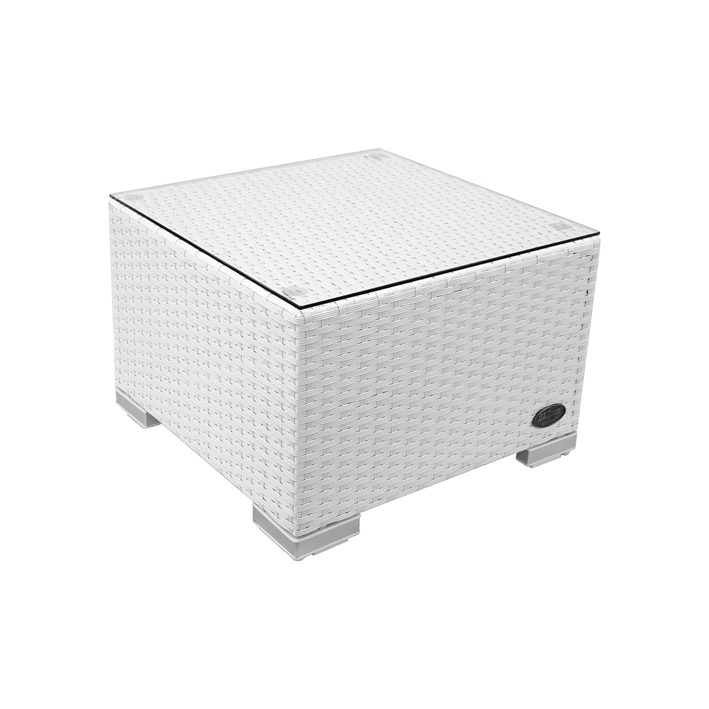 Weißer Rattan-Beistelltisch von RS Trade mit Glasplatte und silberfarbenen Füßen in quadratischer Form.