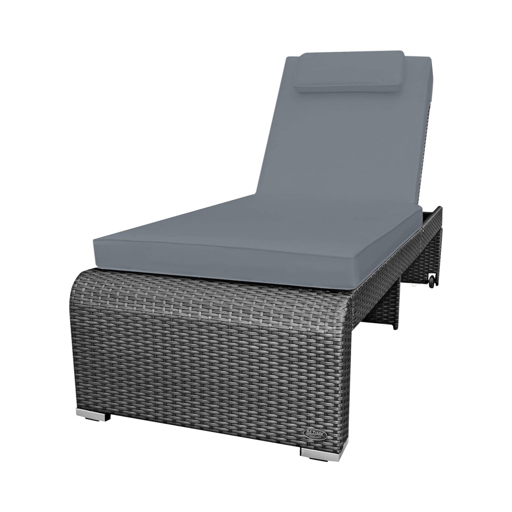 Polyrattan Sonnenliege in Grau mit grauer Auflage und verstellbarer Rückenlehne freigestellt auf weißem Hintergrund