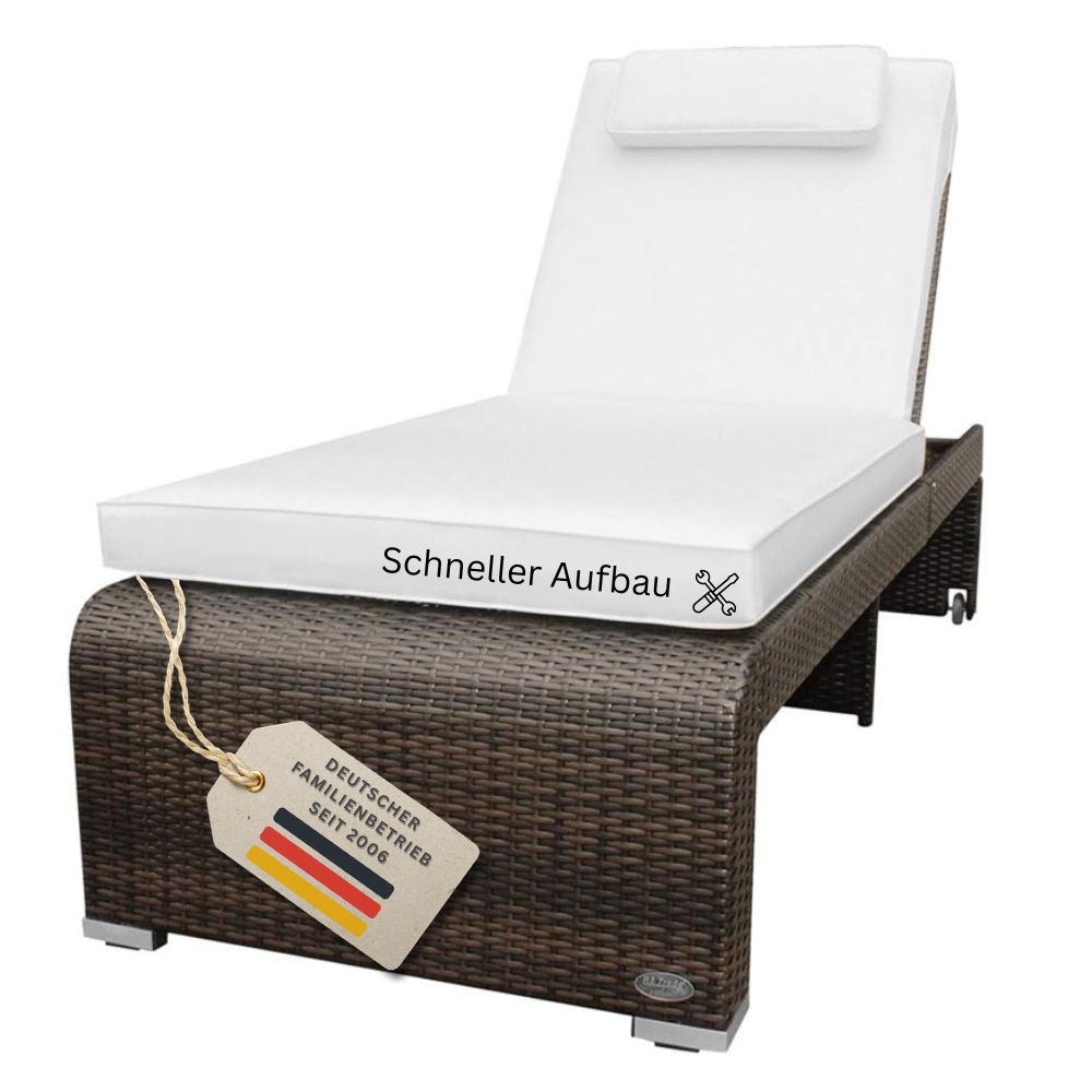 Braune Polyrattan-Sonnenliege mit weißer Auflage und verstellbarer Rückenlehne. Wetterfeste Gartenliege für Terrasse, Balkon oder Pool mit modernem Design und schnellem Aufbau.