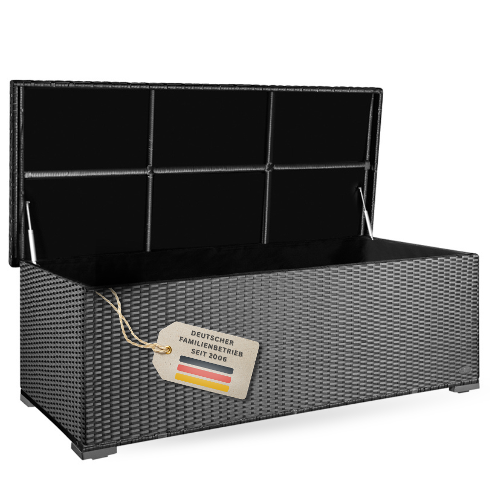Graue Auflagenbox Sienna aus Polyrattan mit geöffnetem Deckel, schwarzem Innenraum und Gasdruckfedern.