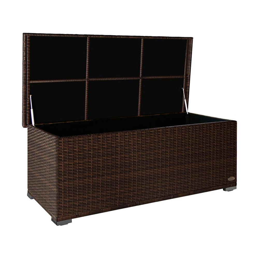 Braune Kissenbox aus Poly-Rattan mit geöffnetem Deckel und Stauraum für Kissen und Auflagen.