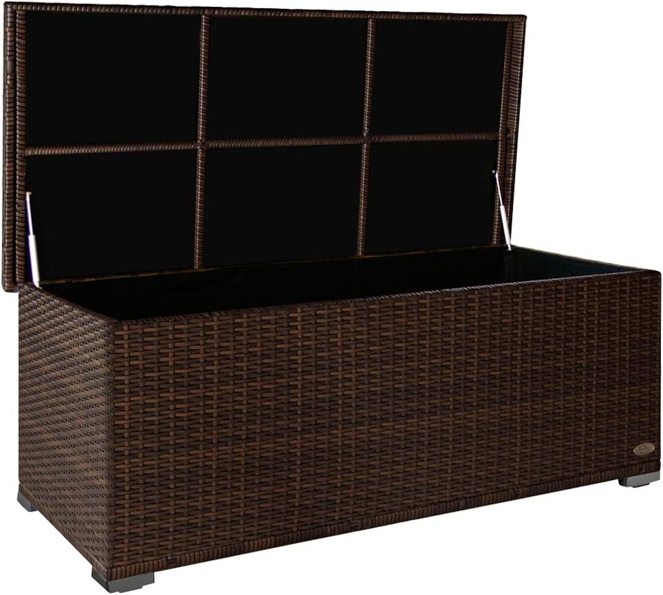 Braune Kissenbox aus Poly-Rattan mit geöffnetem Deckel und Stauraum für Kissen und Auflagen.