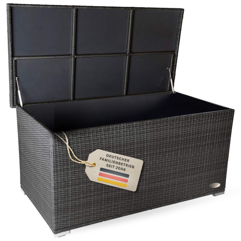 Graue Auflagenbox Venezia aus Polyrattan mit geöffnetem Deckel, schwarzem Innenraum und Gasdruckfedern.