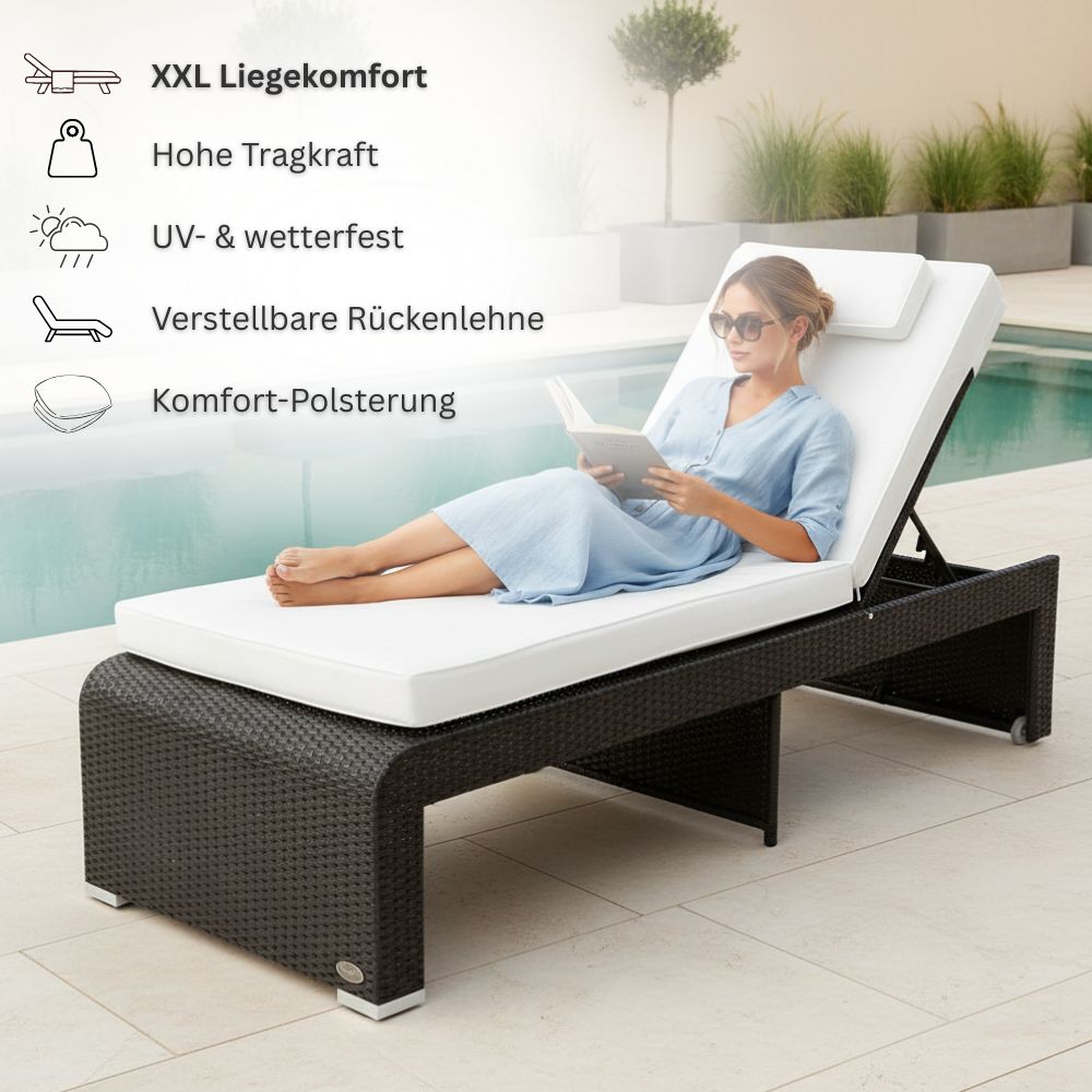 Person entspannt auf schwarzer Polyrattan Sonnenliege am Pool; wetterfest, hohe Tragkraft und verstellbare Rückenlehne