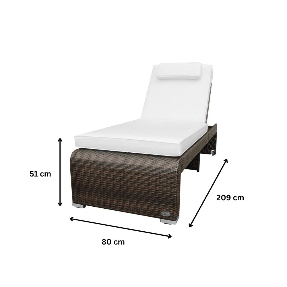 Maße der braunen Polyrattan Sonnenliege: 209 cm Länge, 80 cm Breite und 51 cm Höhe mit heller Polsterauflage