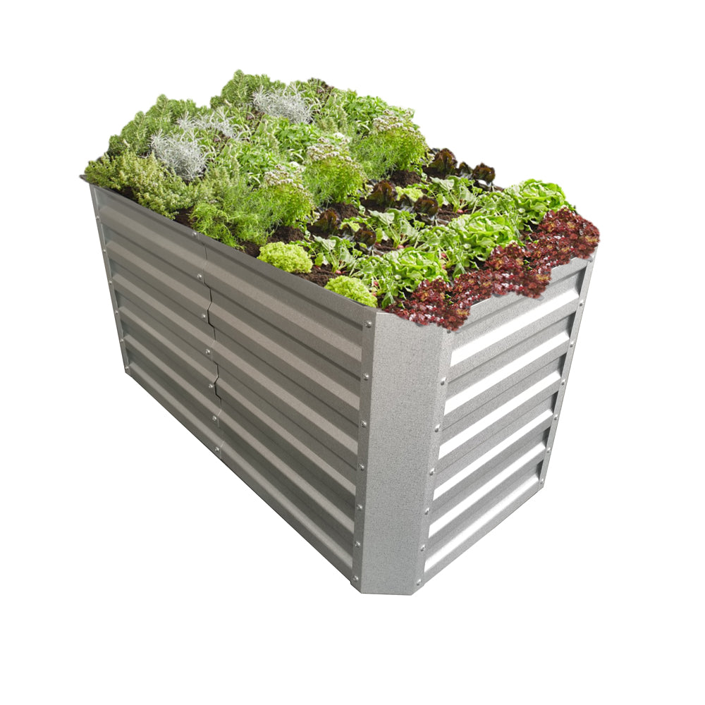 Gefülltes Hochbeet aus Metall mit dicht bepflanztem Kräuter- und Gemüsemix auf weißem Grund.