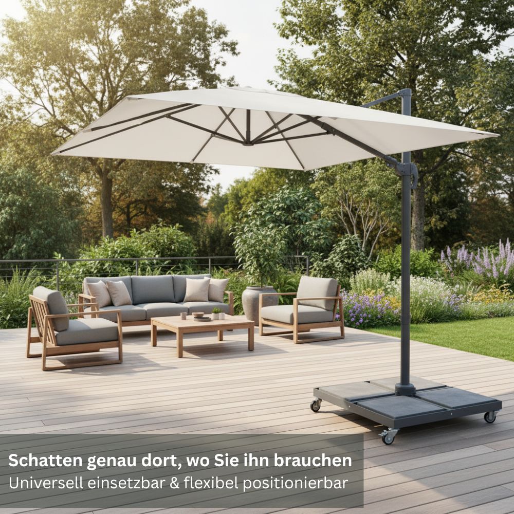 Rollbarer Sonnenschirmständer mit Ampelschirm und Gewichtsplatten auf einer modernen Terrasse im Gartenbereich
