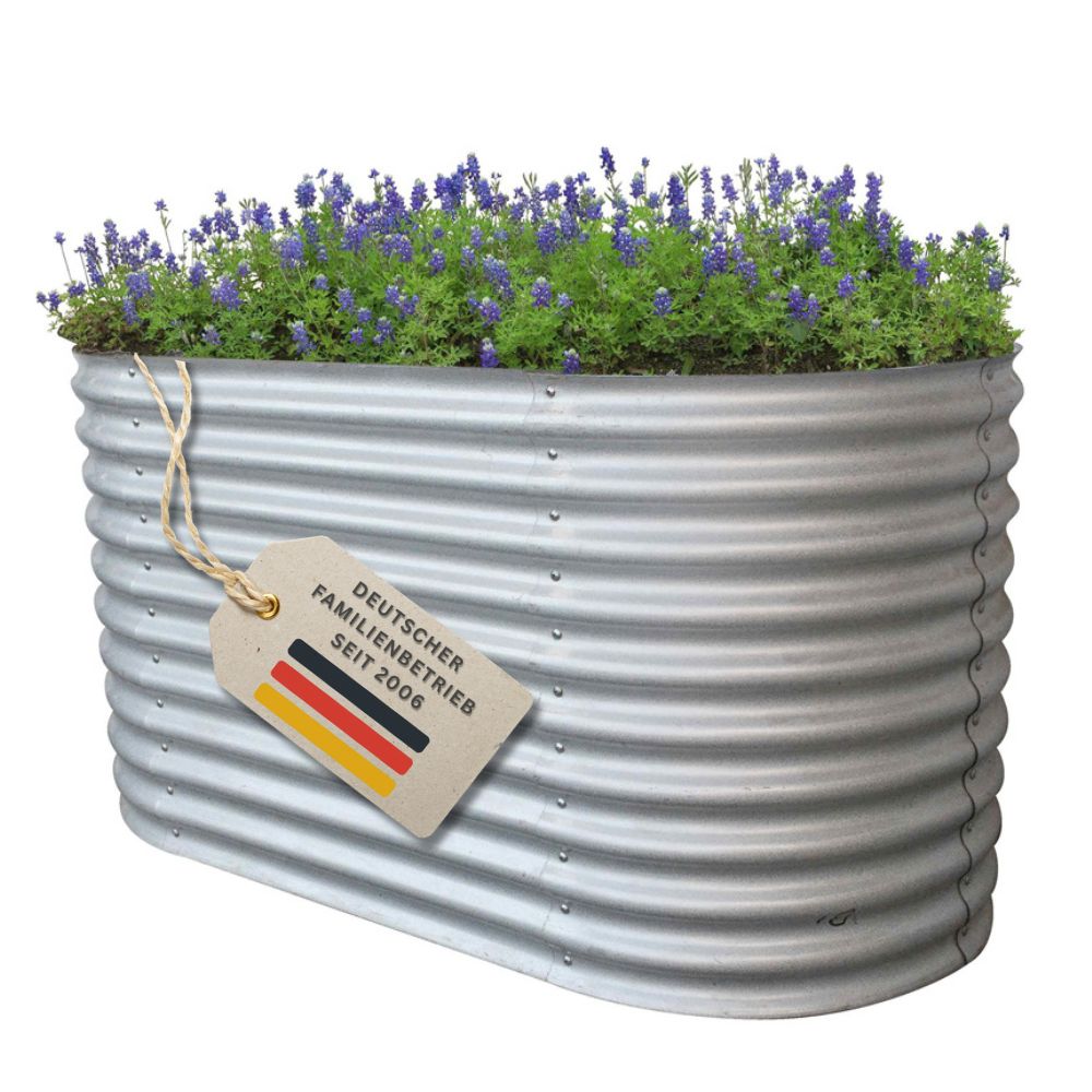 Hochbeet Rimini L aus verzinktem Metall, bepflanzt mit Lavendel, gefertigt von einem deutschen Familienbetrieb.