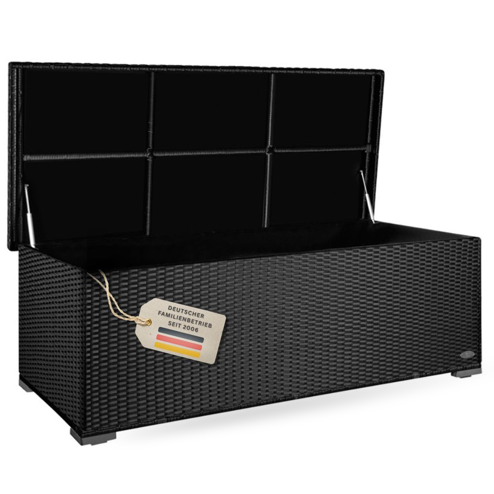 Schwarze Auflagenbox Sienna aus Polyrattan mit geöffnetem Deckel, schwarzem Innenraum und Gasdruckfedern.