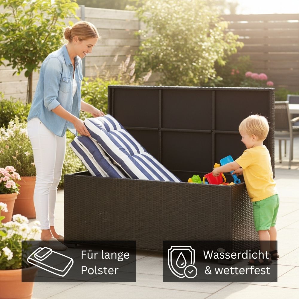 Schwarze Auflagenbox aus Polyrattan mit Stauraum für Sitzauflagen und Spielzeug im Garten; Person verstaut Gartenpolster in der wetterfesten Gartenbox.