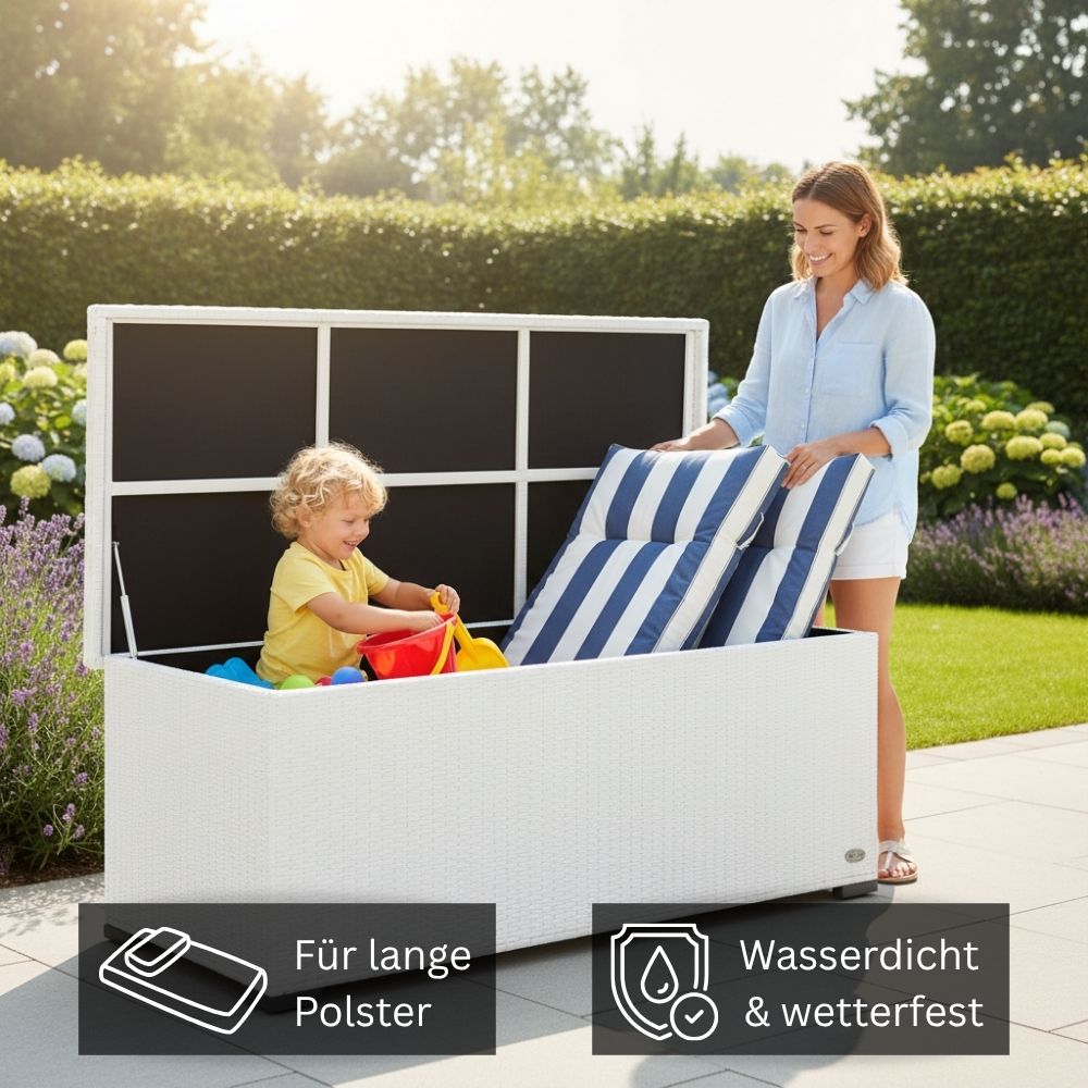 Weiße Auflagenbox aus Polyrattan mit Stauraum für Sitzauflagen und Spielzeug im Garten; Person verstaut Gartenpolster in der wetterfesten Gartenbox.