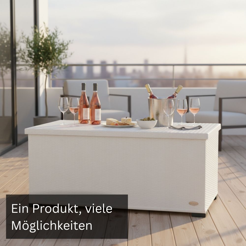 Weiße Garten-Auflagenbox aus Polyrattan als Aufbewahrungsbox und Beistelltisch auf der Terrasse mit geschlossener Deckeloberfläche.