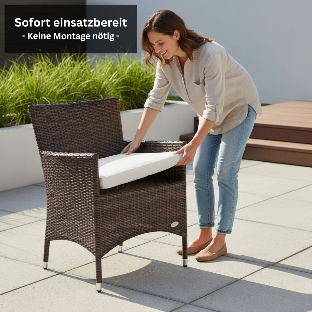 Brauner Gartenstuhl „Trento“ aus wetterfestem Polyrattan mit herausnehmbarem Sitzkissen. Vormontierter Balkonstuhl ohne Montage für den sofortigen Einsatz im Außenbereich.