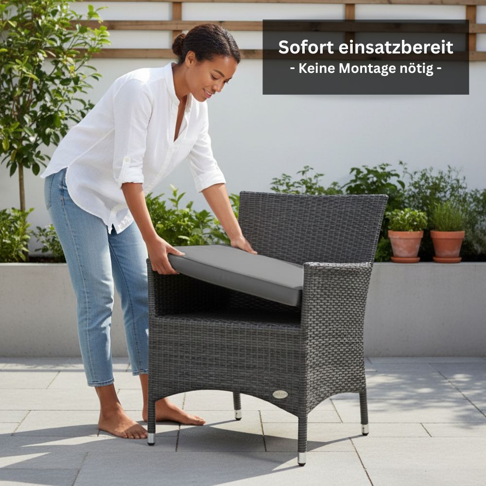Grauer Gartenstuhl „Trento“ aus wetterfestem Polyrattan mit herausnehmbarem Sitzkissen. Vormontierter Balkonstuhl ohne Montage für sofortigen Einsatz im Außenbereich.