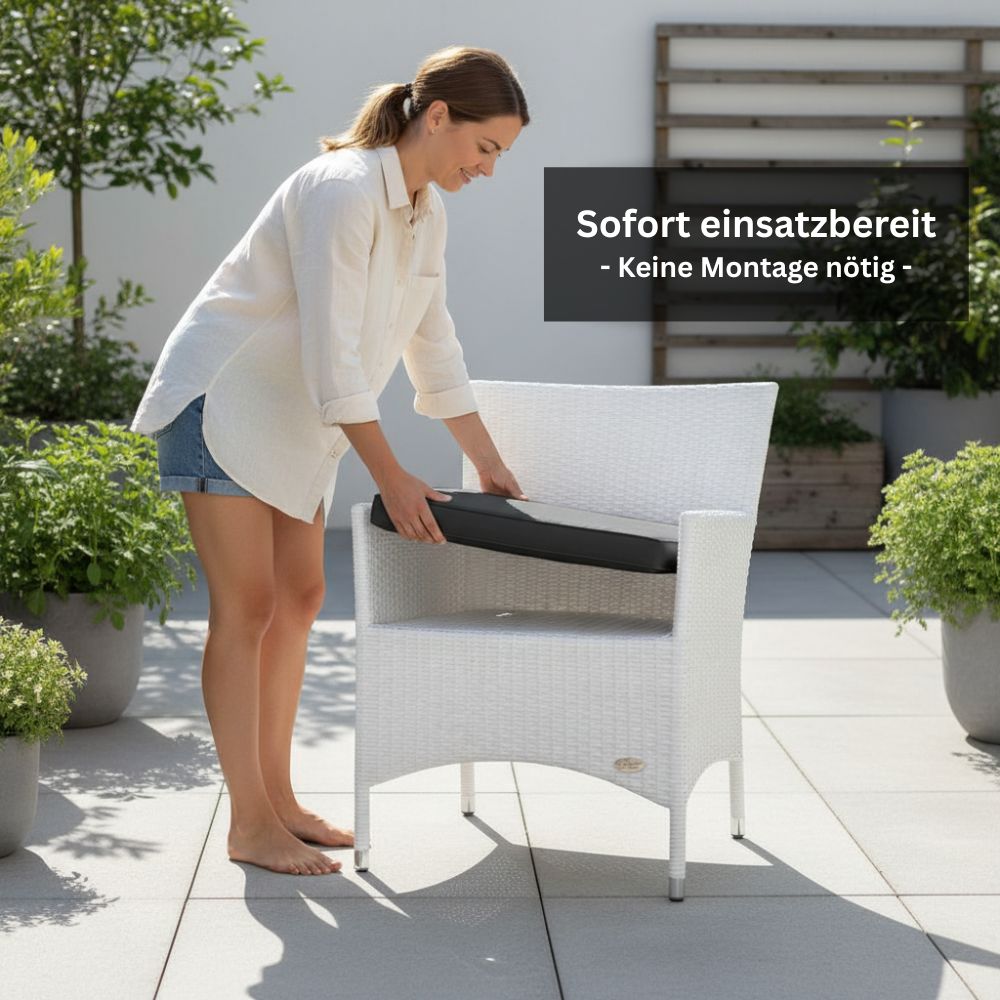 Weißer Gartenstuhl „Trento“ aus wetterfestem Polyrattan mit herausnehmbarem Sitzkissen. Vormontierter Balkonstuhl ohne Montageaufwand für Terrasse und Garten.