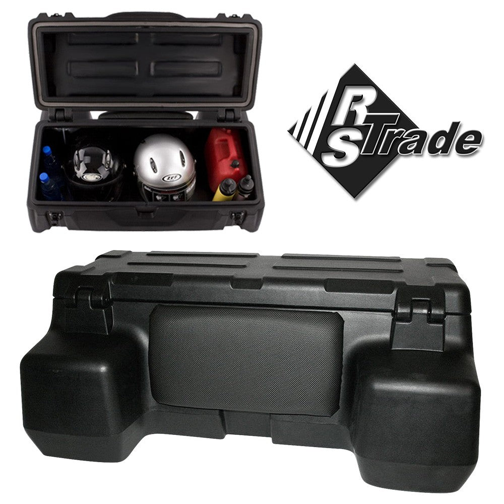 Schwarzer Quadkoffer aus LLDPE mit Rückenlehne und geöffnetem Deckel, RS-Trade-Logo.