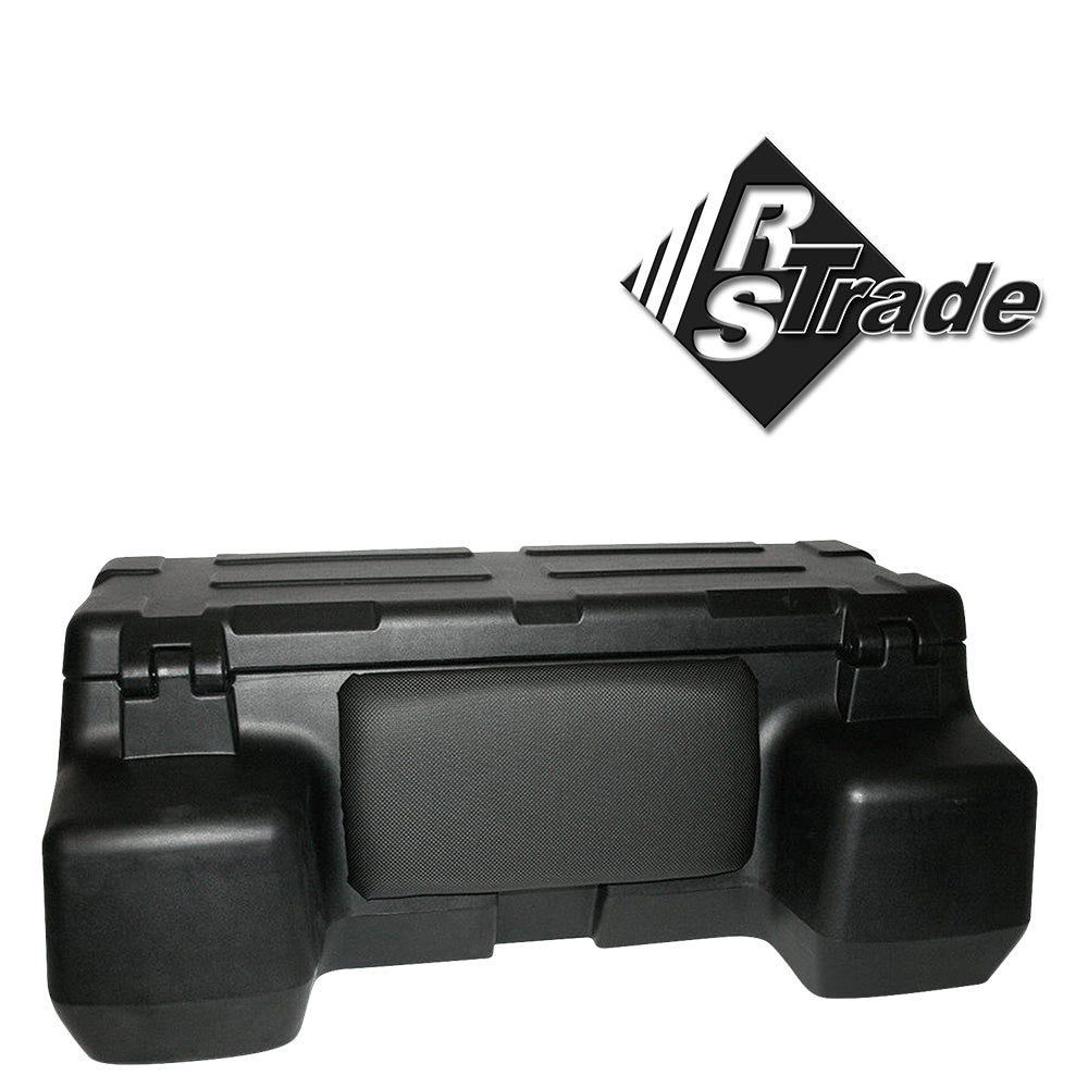 Schwarzer ATV-Quad-Koffer mit gepolsterter Rückenlehne und markantem Design, RS-Trade-Logo.