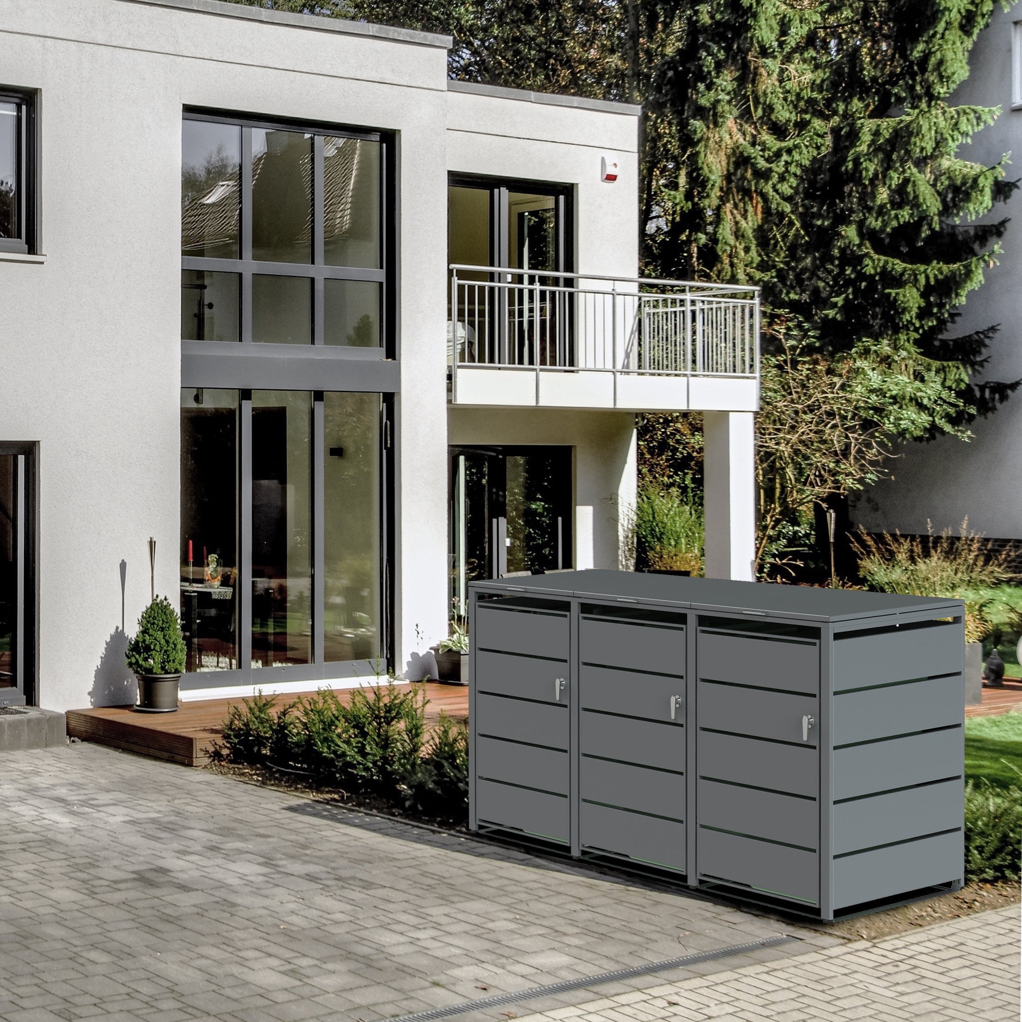 Große Mülltonnenbox aus Stahl in Anthrazit, freistehend vor modernem Wohnhaus mit Einfahrt.1