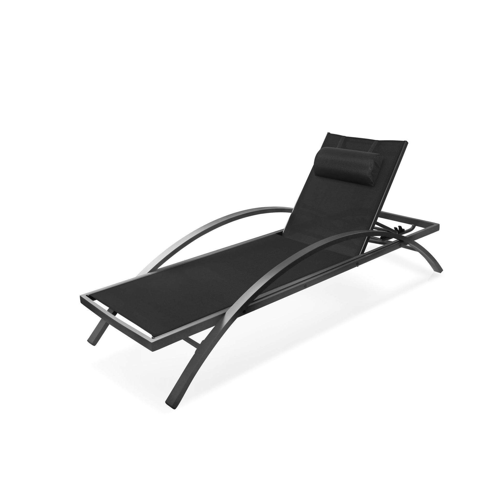 Schwarze Aluminium-Sonnenliege mit verstellbarer Rückenlehne und Kopfkissen in Seitenansicht.