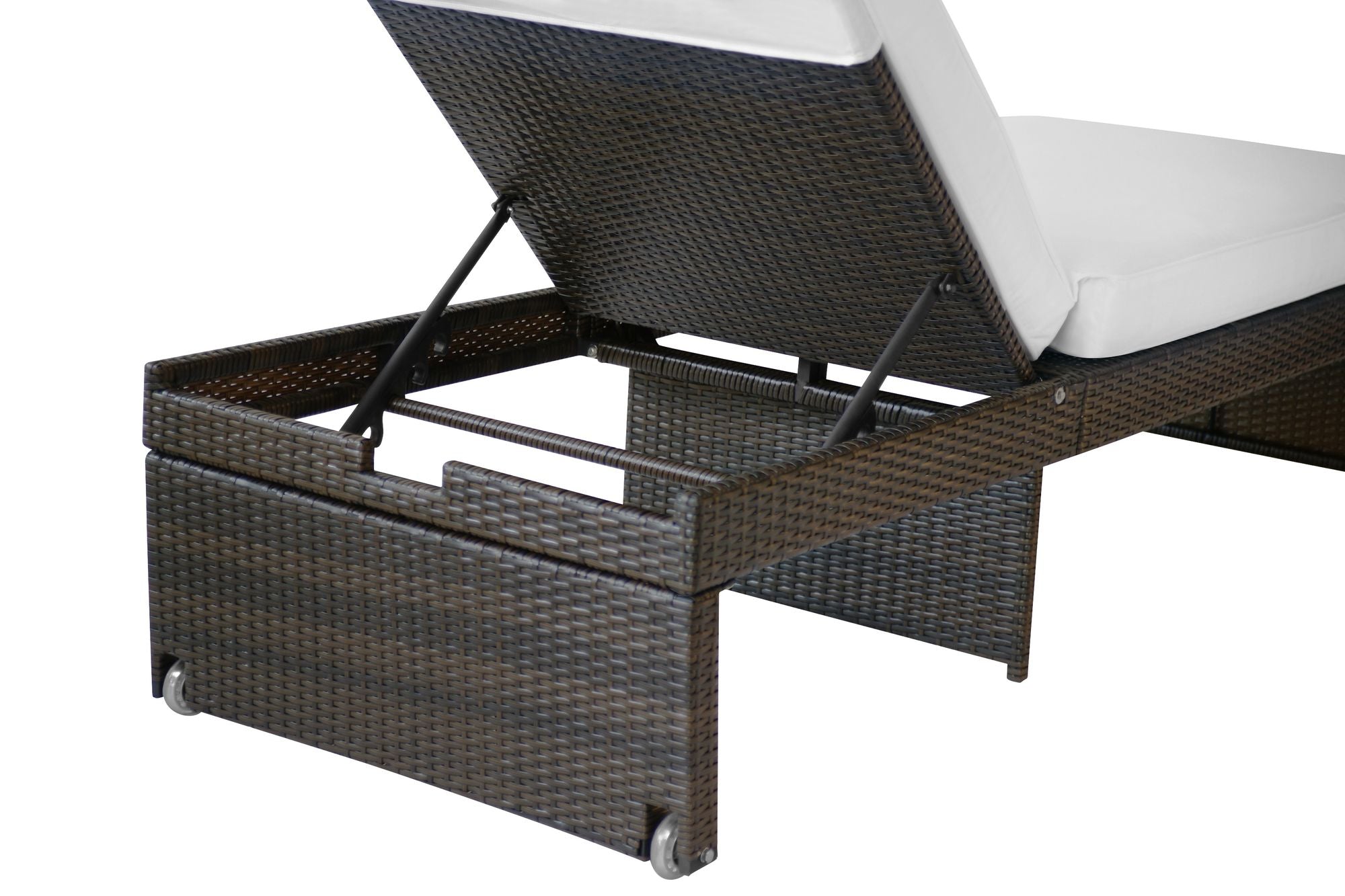 Braune Rattan-Liege mit verstellbarer Rückenlehne und Stauraum unter der Sitzfläche.