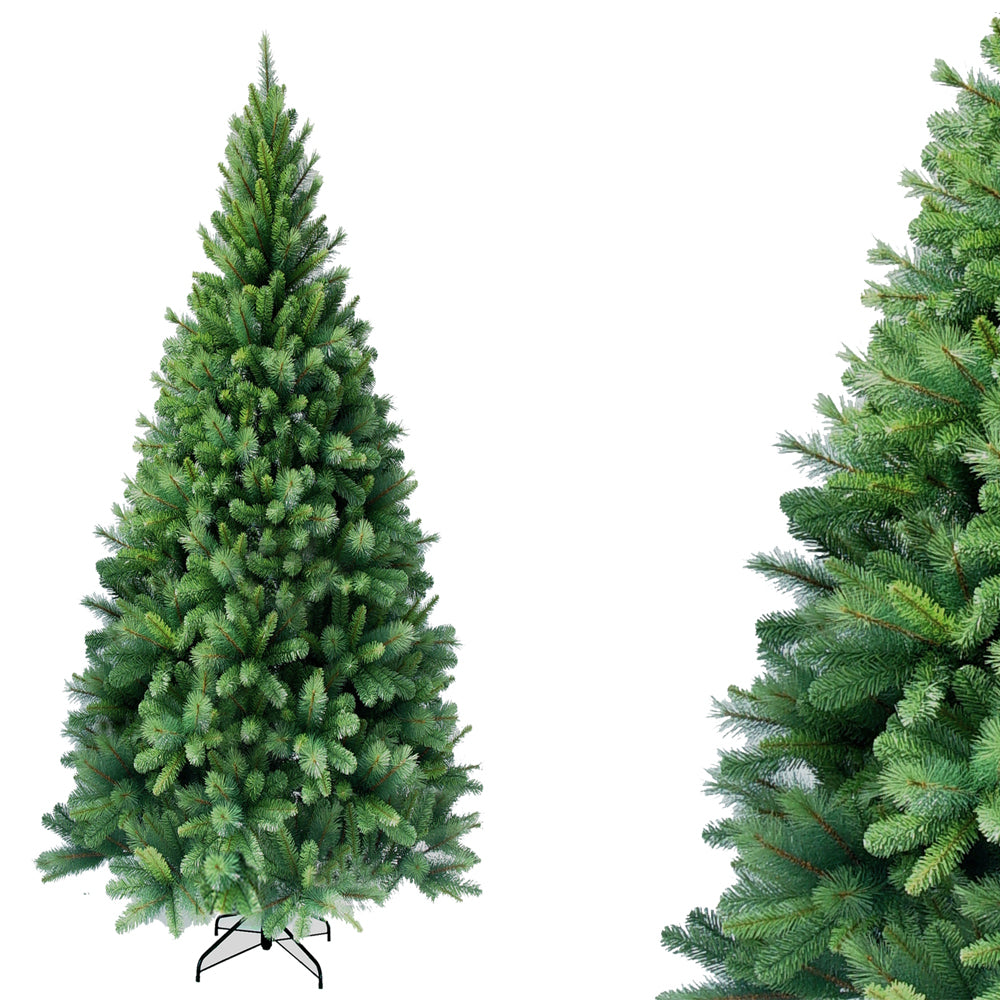 Künstlicher Weihnachtsbaum mit dichtem Nadelkleid, daneben Detailansicht der Zweige. 270 cm