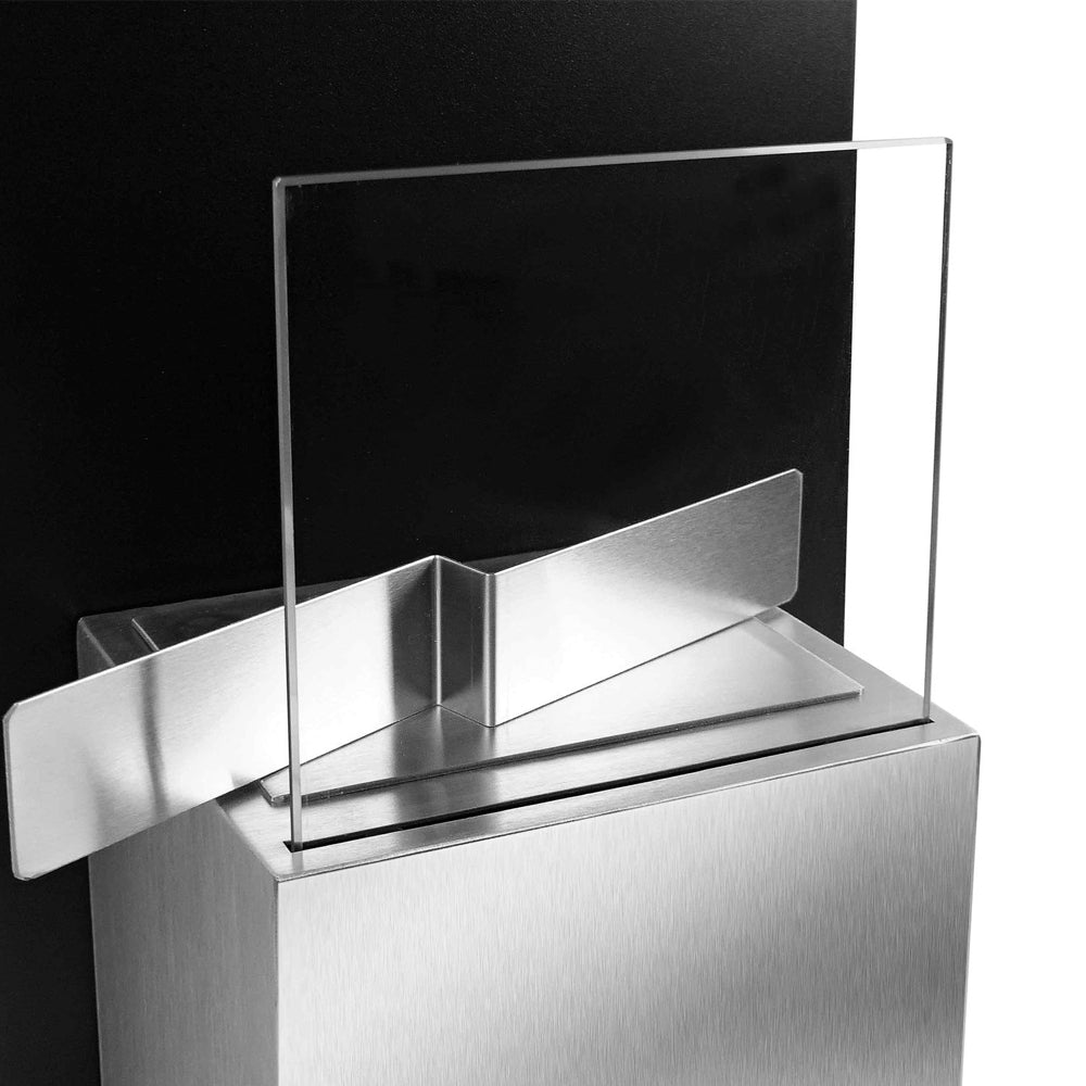Nahaufnahme des Bio-Ethanol-Kamins mit Glasscheibe und Edelstahlbrenner für sichere Flammenführung.