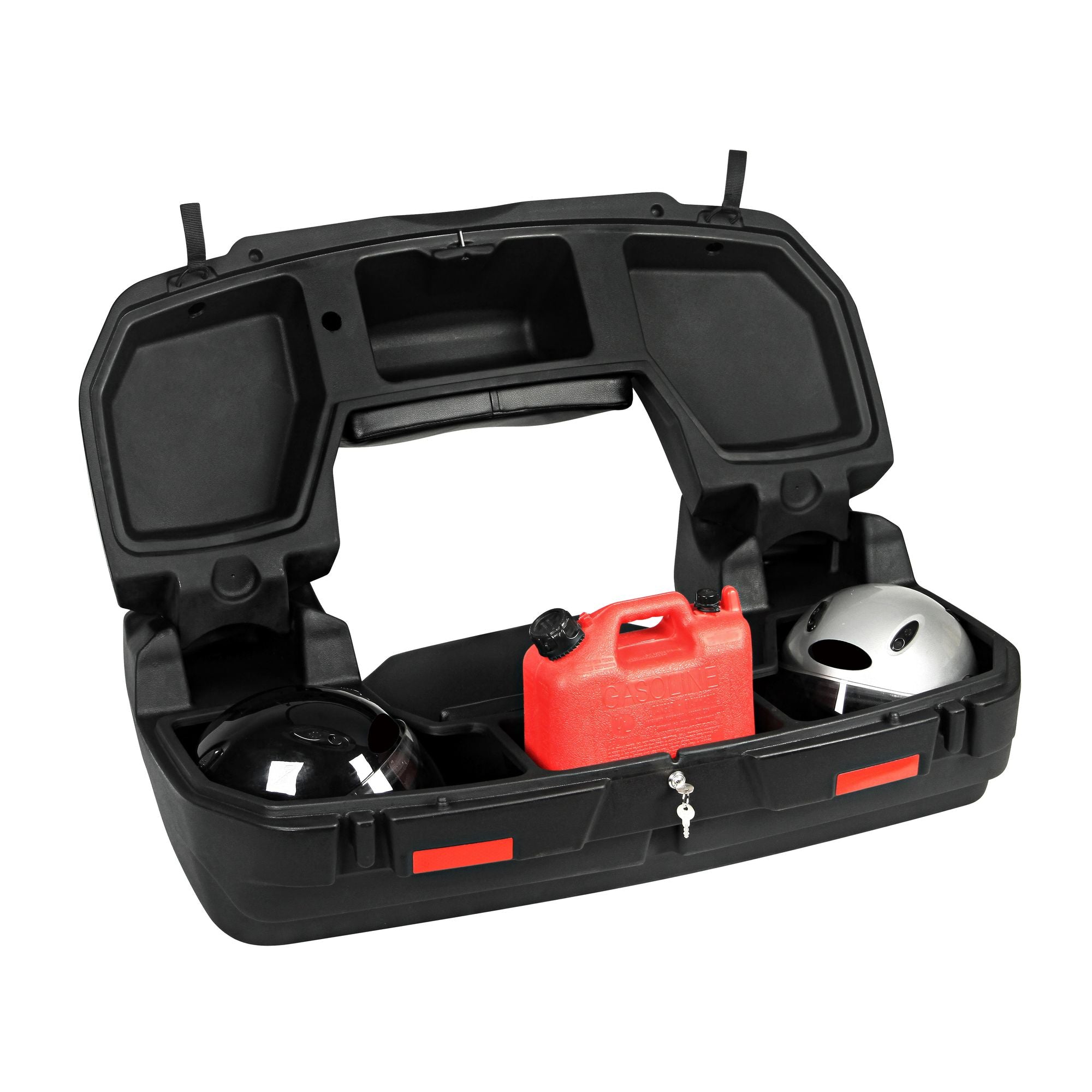 Schwarze ATV-Box mit offenem Deckel, Inhalt: 2 Helme, 1 Kanister, 2 rote Reflektoren.