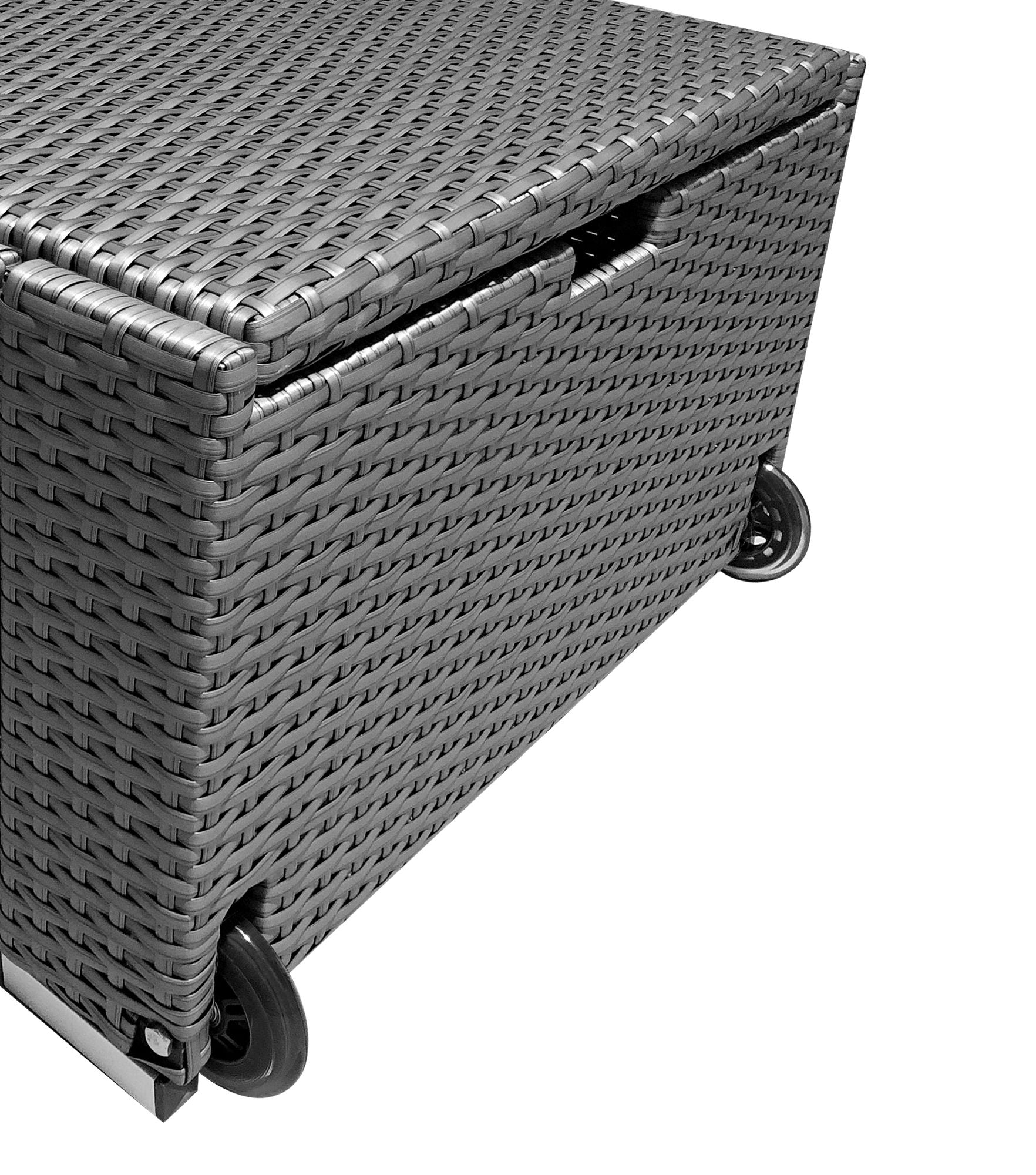 Graue Rattan-Sonnenliege mit stabilen, schwarzen Rollen am Kopfende. Grau / Grau.