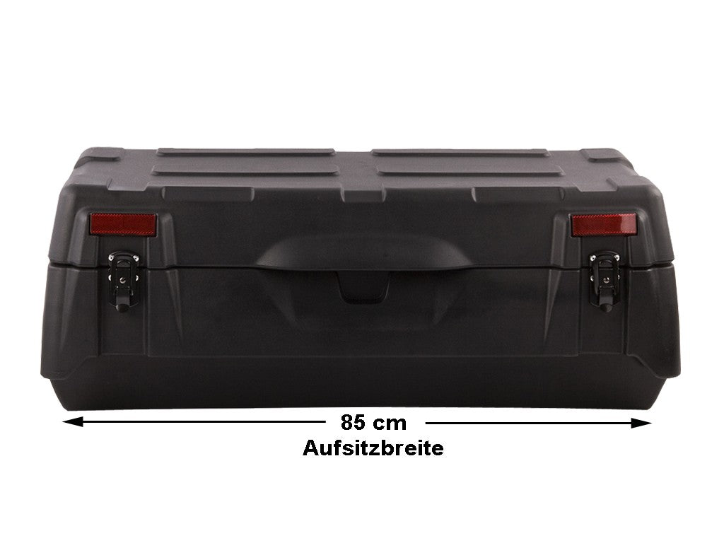 Schwarzer ATV-Quadkoffer, ca. 95 cm breit, mit Reflektoren und Griff.