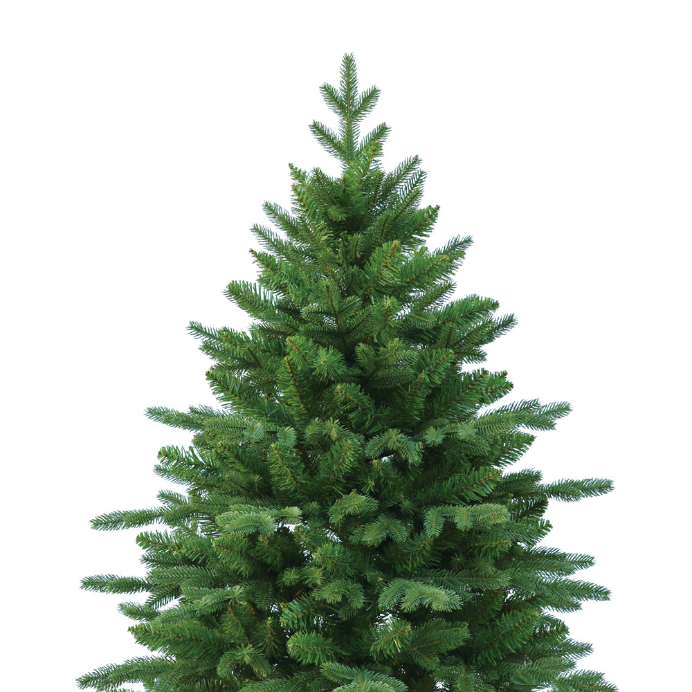 Spitze eines künstlichen Weihnachtsbaums mit realistisch gestalteten, grünen Zweigen. 270 cm