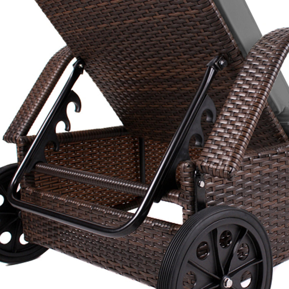 Rückenlehne der Sonnenliege 5-fach verstellbar, Poly-Rattan-Geflecht in Schwarz. Braun / Grau.