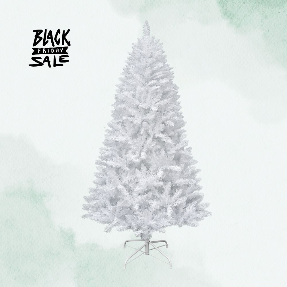 Weißer künstlicher Weihnachtsbaum mit leicht grünem Hintergrund. 210 cm