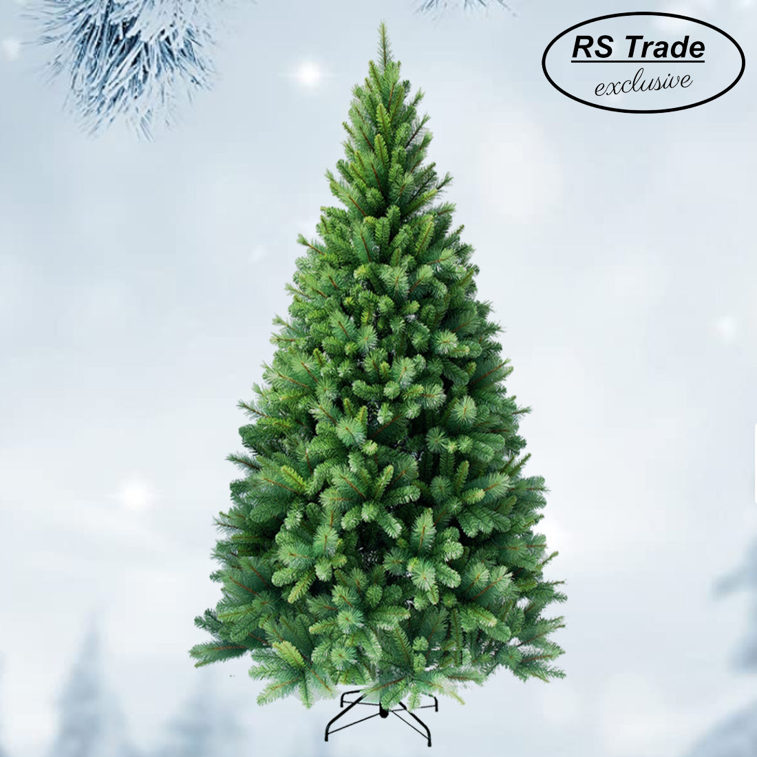 Kuenstlicher Weihnachtsbaum mit dichten gruenen Nadeln aufgestellt auf einem Metallstaender. 195 cm
