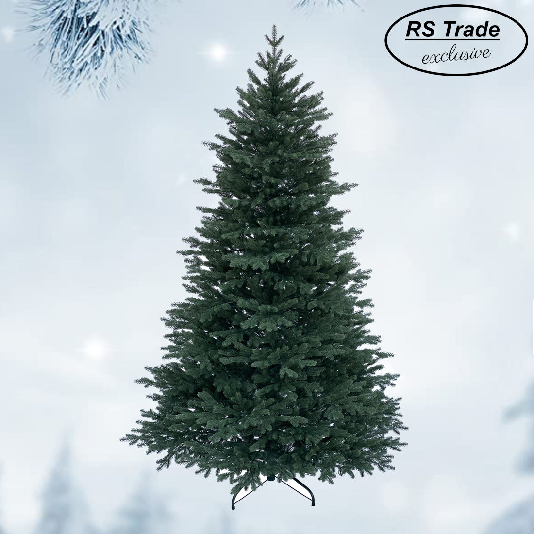 Kuenstlicher Weihnachtsbaum mit dunklen grünen Nadeln, dichten Zweigen und Metallständer. 240 cm