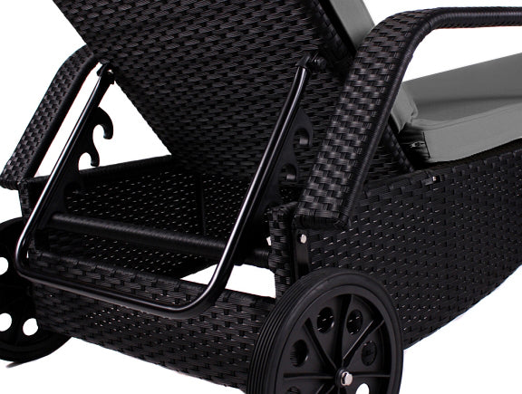 Rückenlehne der Sonnenliege 5-fach verstellbar, Poly-Rattan-Geflecht in Schwarz. Schwarz / Grau.